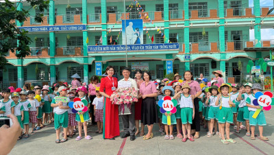 TRƯỜNG MẦM NON AN TÂY TỔ CHỨC CHO TRẺ LỚP LÁ TRẢI NGHIỆM THAM QUAN TRƯỜNG TIỂU HỌC AN TÂY